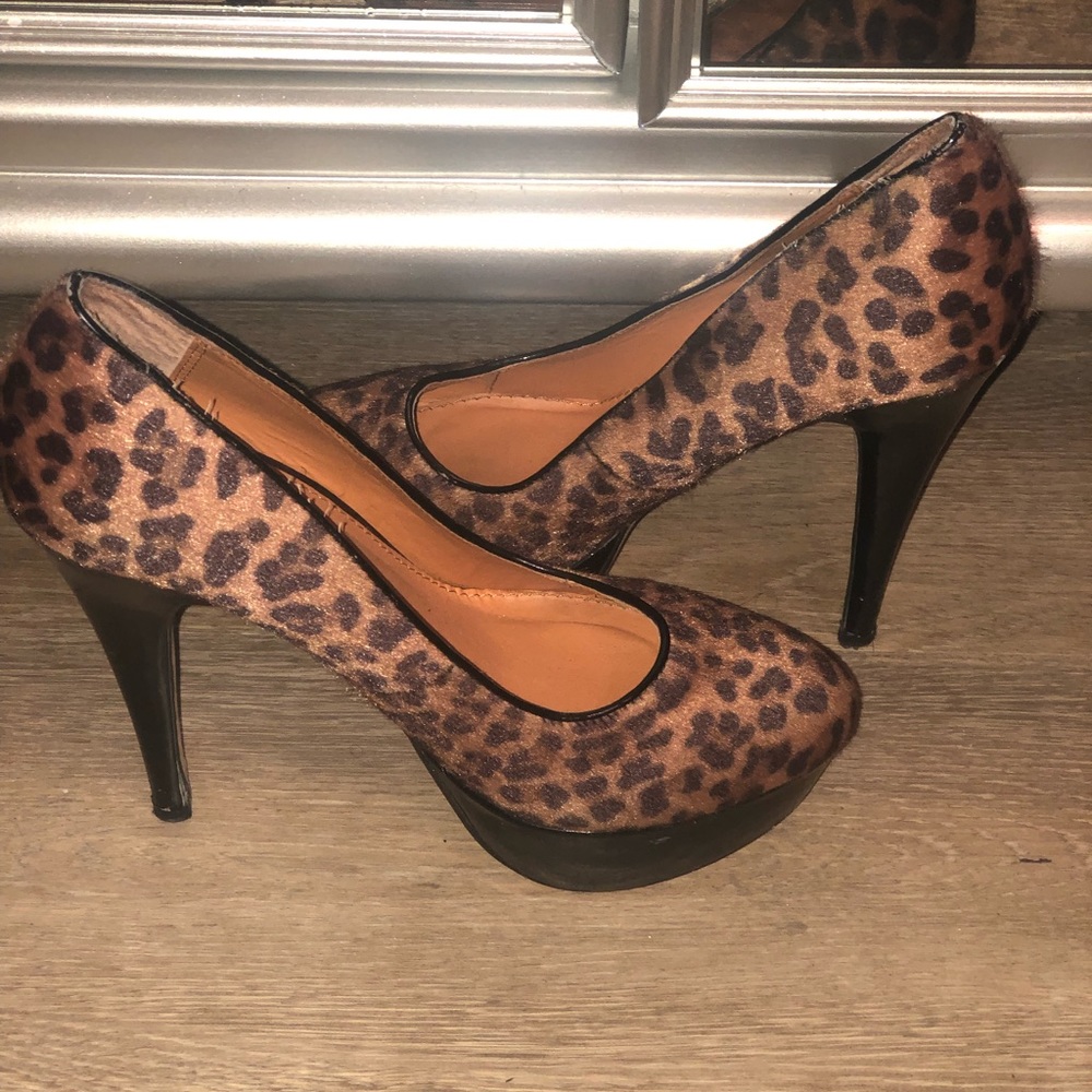 Rouge Helium Cheetah Print Heels. (Sz 9)